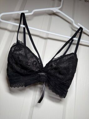 Victoria's Secret lace bralette. Size Small. NWOT